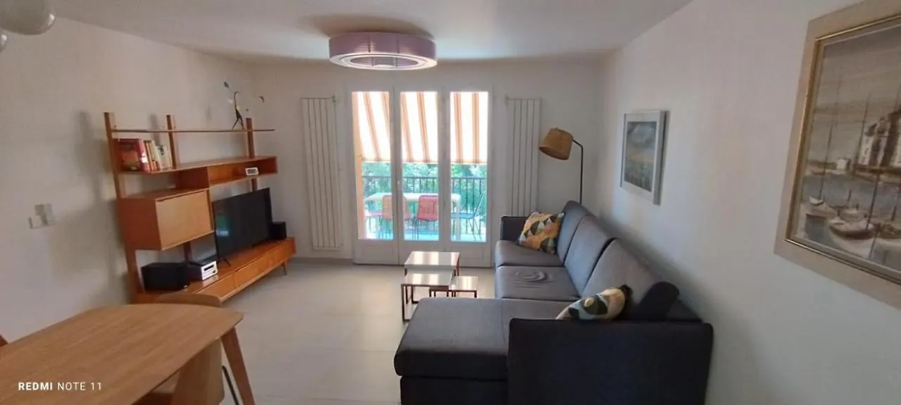 Appartement T3 Proche Centre Et Renecros-Garage Bandol 0*,  Francja