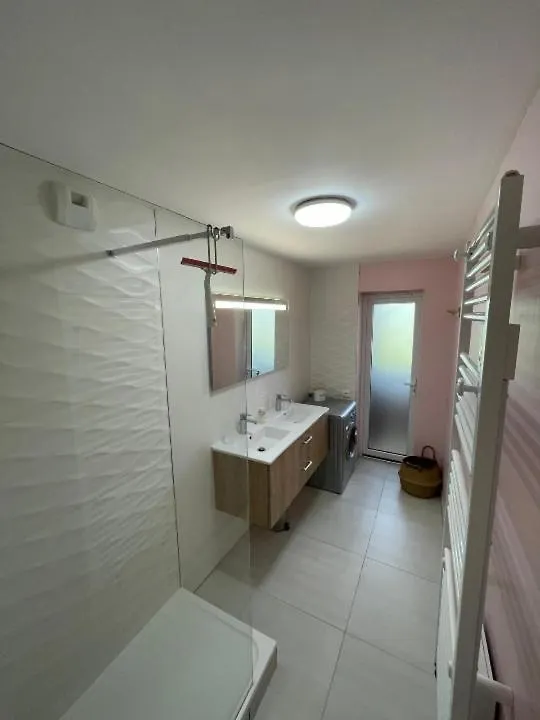 Appartement T3 Proche Centre Et Renecros-Garage Bandol 0*,