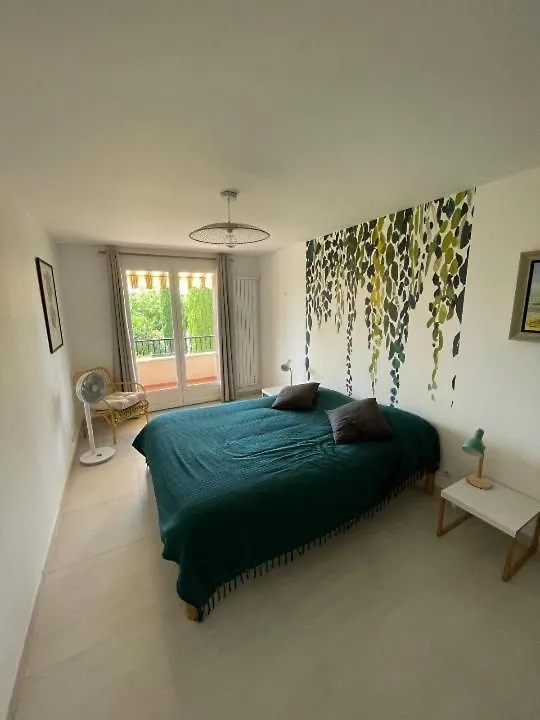 Appartement T3 Proche Centre Et Renecros-Garage Bandol 0*,  Francie